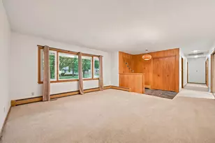 525 E High St, Sycamore, IL 60178 - Photo 8