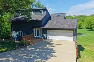 1803 Cassandra Ln, McHenry, IL 60051 - Photo 2