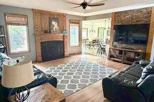 310 Bellaire Dr, Winnebago, IL 61088 - Photo 2