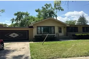 410 W Holly Ct, Glenwood, IL 60425 - Photo 2