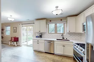 5150 Winona Ln, Gurnee, IL 60031 - Photo 6
