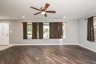 127 S Hawthorne Blvd, Mundelein, IL 60060 - Photo 8