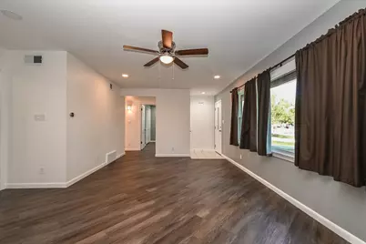 127 S Hawthorne Boulevard, Mundelein, IL 60060 - Photo 6