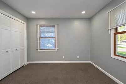 127 S Hawthorne Boulevard, Mundelein, IL 60060 - Photo 18