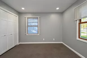 127 S Hawthorne Blvd, Mundelein, IL 60060 - Photo 18