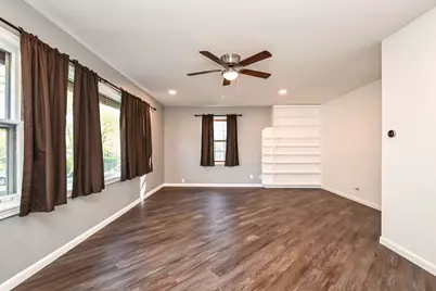 127 S Hawthorne Boulevard, Mundelein, IL 60060 - Photo 4