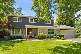 26W257 Blackhawk Dr, Wheaton, IL 60189 - Photo 1