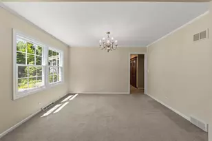 26W257 Blackhawk Dr, Wheaton, IL 60189 - Photo 6