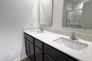 392 Summit Cir, Lombard, IL 60148 - Photo 8