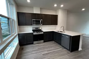 392 Summit Cir, Lombard, IL 60148 - Photo 2