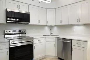 301 Lake Hinsdale Dr, Willowbrook, IL 60527 - Photo 8