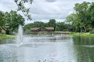 301 Lake Hinsdale Dr, Willowbrook, IL 60527 - Photo 20