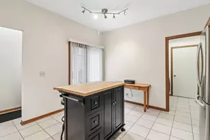 955 Heathrow Ln, Naperville, IL 60540 - Photo 8