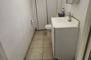 420 Robinhood Dr, Aurora, IL 60505 - Photo 8