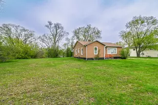 2710 30th St, Zion, IL 60099 - Photo 2
