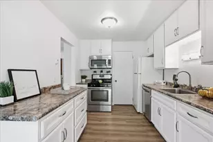 326 Woodbury Ct, Schaumburg, IL 60193 - Photo 4