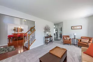 2901 Harrisburg Ct, Lindenhurst, IL 60046 - Photo 4