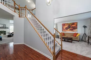 2901 Harrisburg Ct, Lindenhurst, IL 60046 - Photo 2