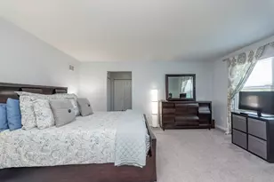 2901 Harrisburg Ct, Lindenhurst, IL 60046 - Photo 22