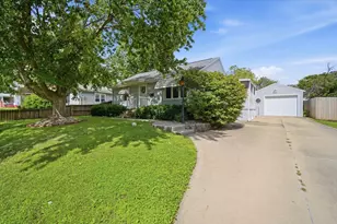 1216 S Mason St, Bloomington, IL 61701 - Photo 2