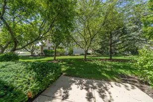 878 Stuarts Dr, Saint Charles, IL 60174 - Photo 18