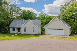19 Chairtree Ct, Putnam, IL 61560 - Photo 2