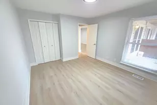 1950 Kenilworth Cir, Hoffman Estates, IL 60169 - Photo 10