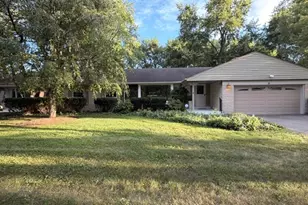 16 Falkirk Rd, Hawthorn Woods, IL 60047 - Photo 1
