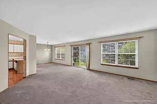 738 Silk Oak Ln, Crystal Lake, IL 60014 - Photo 4