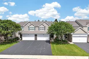 738 Silk Oak Ln, Crystal Lake, IL 60014 - Photo 2
