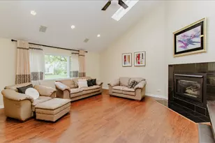 814 Dunhill Dr, Buffalo Grove, IL 60089 - Photo 4