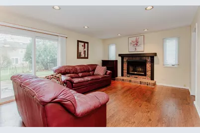 814 Dunhill Drive, Buffalo Grove, IL 60089 - Photo 10