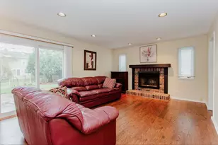 814 Dunhill Dr, Buffalo Grove, IL 60089 - Photo 10