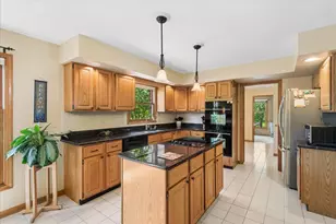 14 James Dr, Hawthorn Woods, IL 60047 - Photo 12