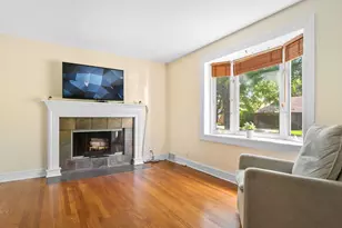 292 E Burlington St, Riverside, IL 60546 - Photo 2