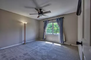 8 Steck Ct, Bolingbrook, IL 60440 - Photo 18