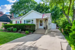 714 Chestnut St, Deerfield, IL 60015 - Photo 1
