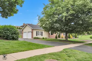 8348 Adbeth Ave, Woodridge, IL 60517 - Photo 4