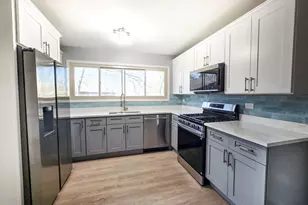 136 Virginia Ct, Streamwood, IL 60107 - Photo 2