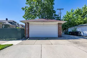 2402 East Ave, Berwyn, IL 60402 - Photo 32