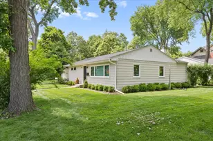 900 Isabella St, Wilmette, IL 60091 - Photo 2