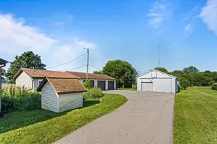 3511 N Rising Rd, Champaign, IL 61822 - Photo 4