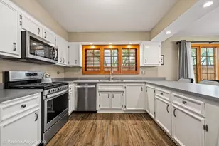 422 E Russell St, Barrington, IL 60010 - Photo 8