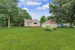 406 S 4th St, Saint John, IL 61873 - Photo 28