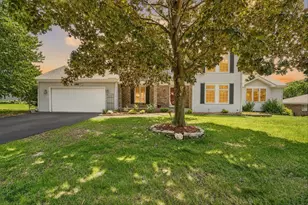1585 Marshfield Dr, Rockford, IL 61107 - Photo 2