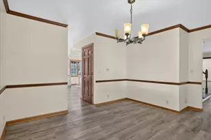 1585 Marshfield Dr, Rockford, IL 61107 - Photo 8
