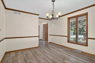 1585 Marshfield Dr, Rockford, IL 61107 - Photo 6