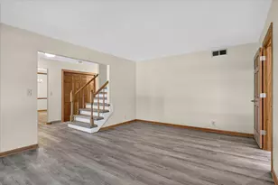 1585 Marshfield Dr, Rockford, IL 61107 - Photo 10