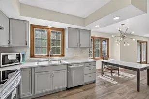 1585 Marshfield Dr, Rockford, IL 61107 - Photo 12