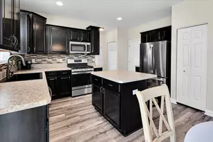 503 Sutton St, Yorkville, IL 60560 - Photo 8